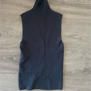 Like new Zara turtle neck cut off blouse